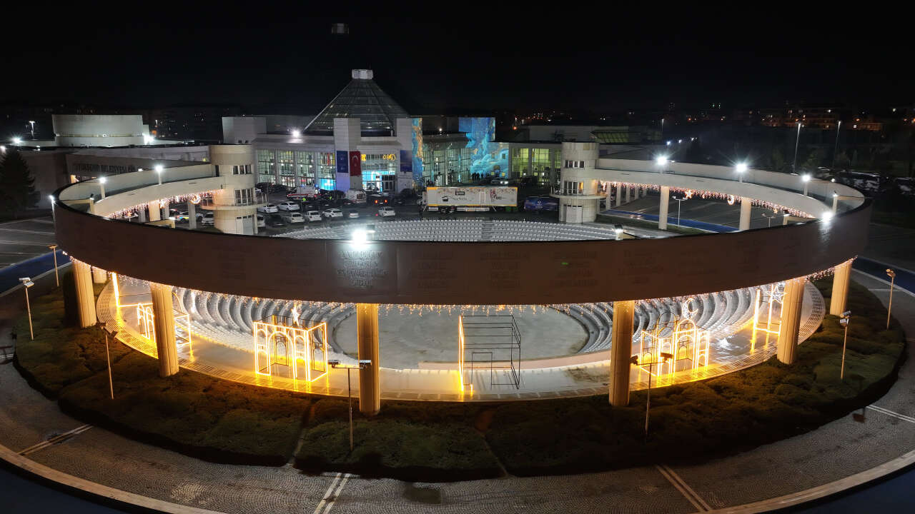 Şeb-i Arus için ışıklandırılan Konya sokaklarında görsel şölen oluştu 9